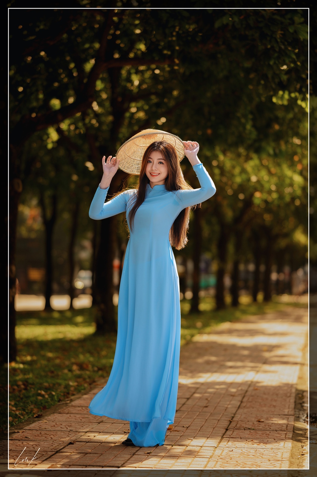 Nắng Trên Tà Áo