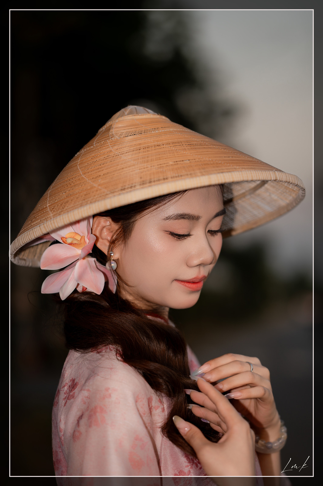Nắng Trên Tà Áo