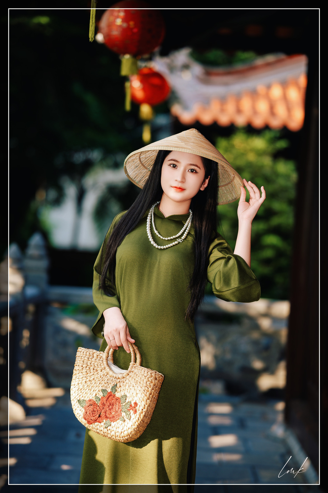 Nắng Trên Tà Áo