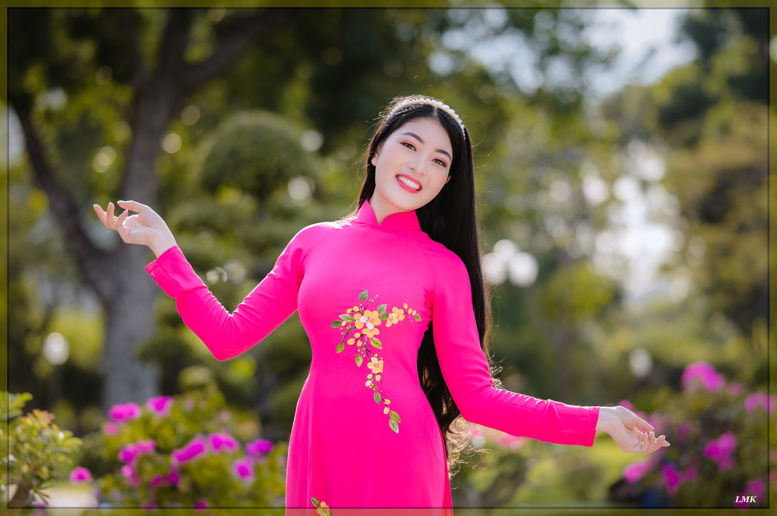 Nắng Trên Tà Áo