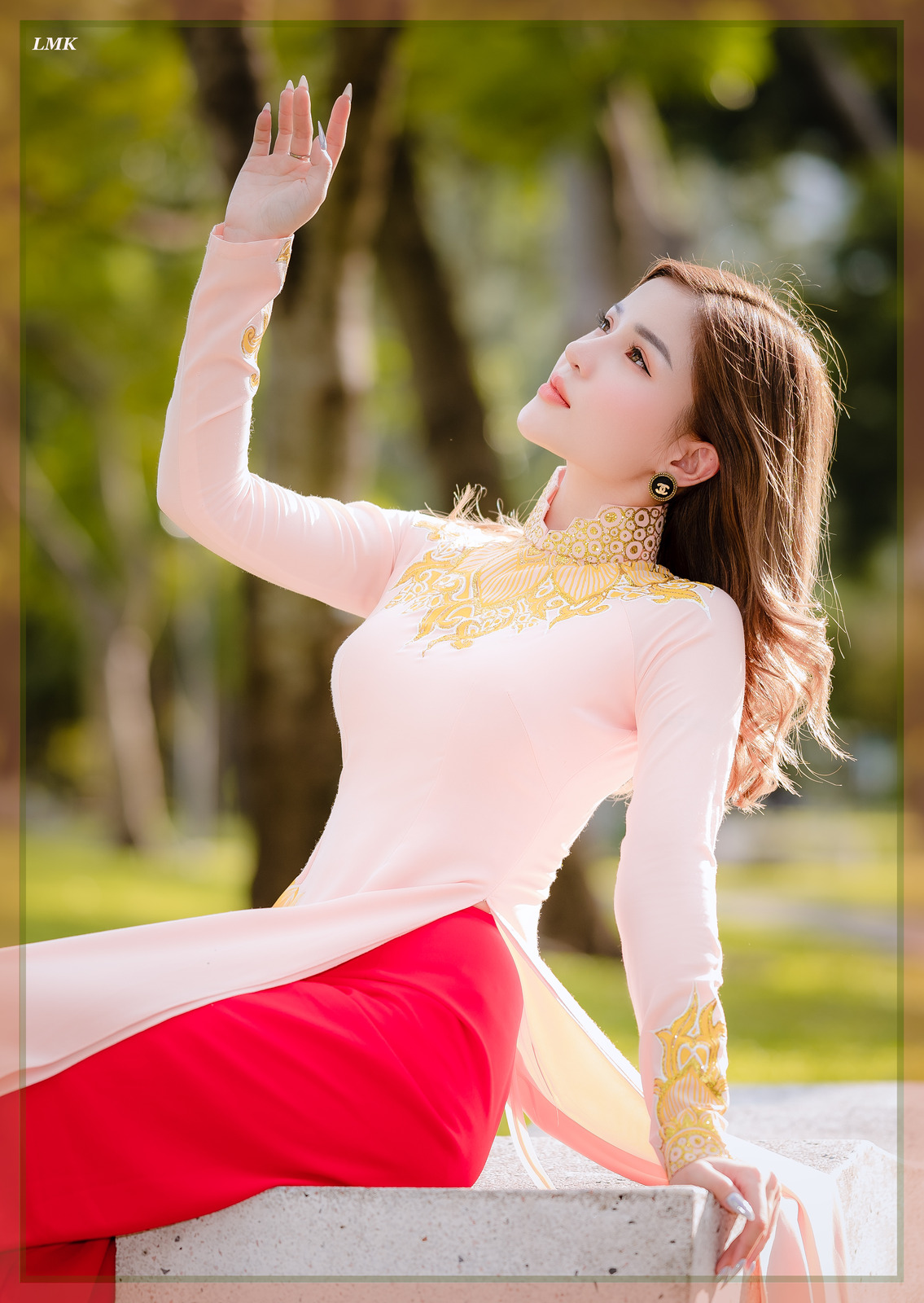 Nắng Trên Tà Áo