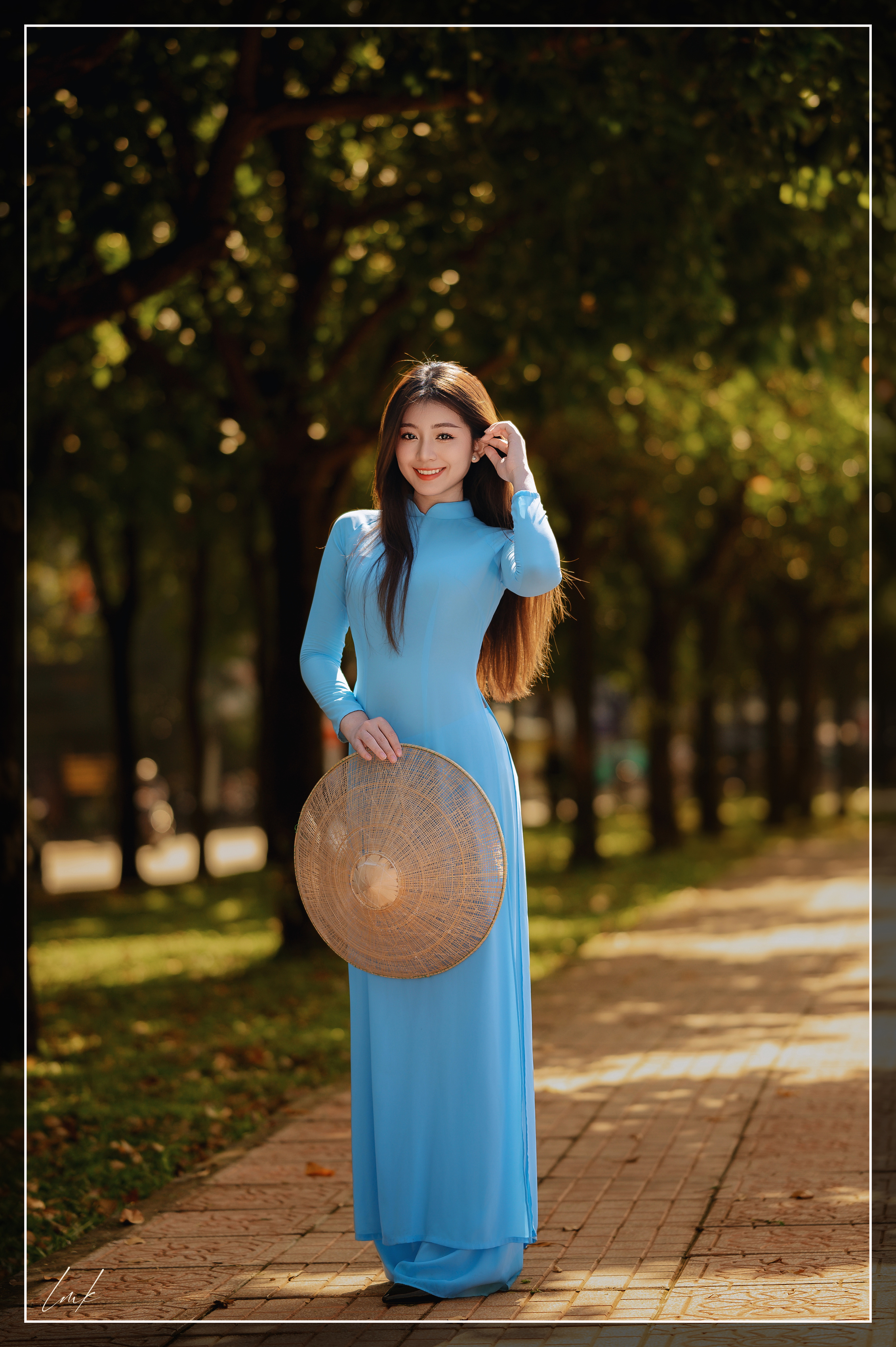 Nắng Trên Tà Áo