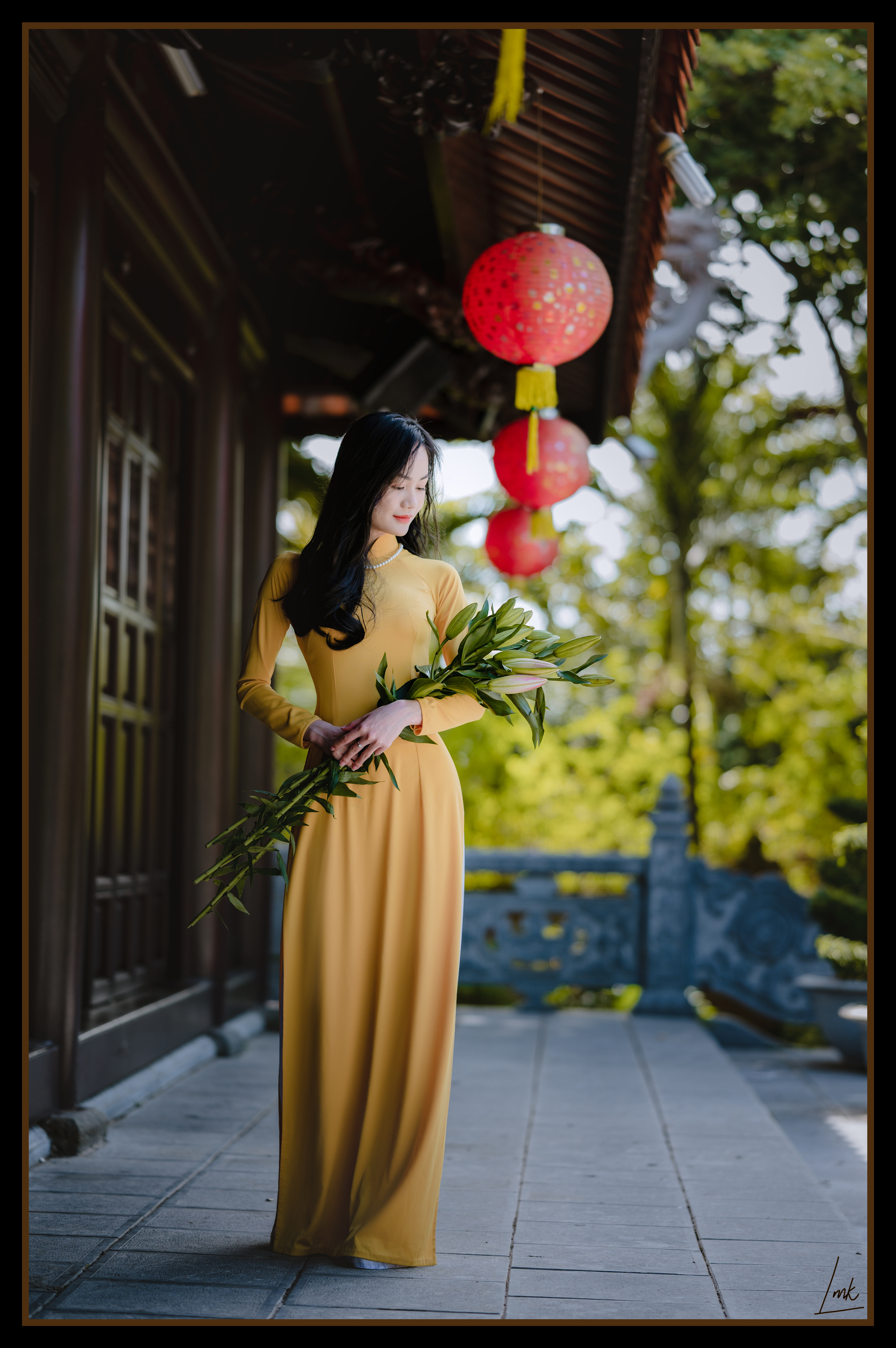 Dịu Dàng Tà Áo Vừa Chạm