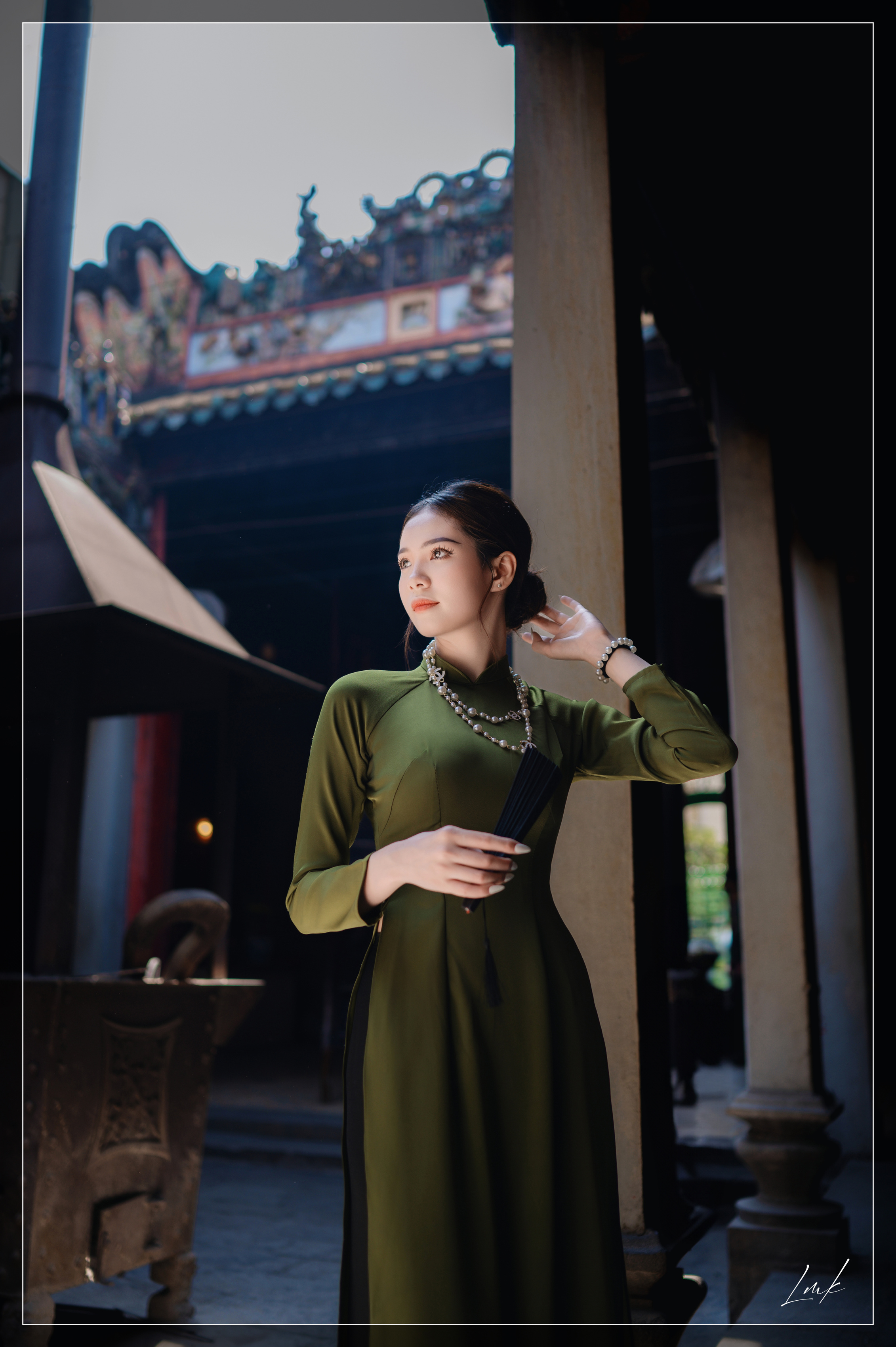 Hương Lụa Trong Nắng