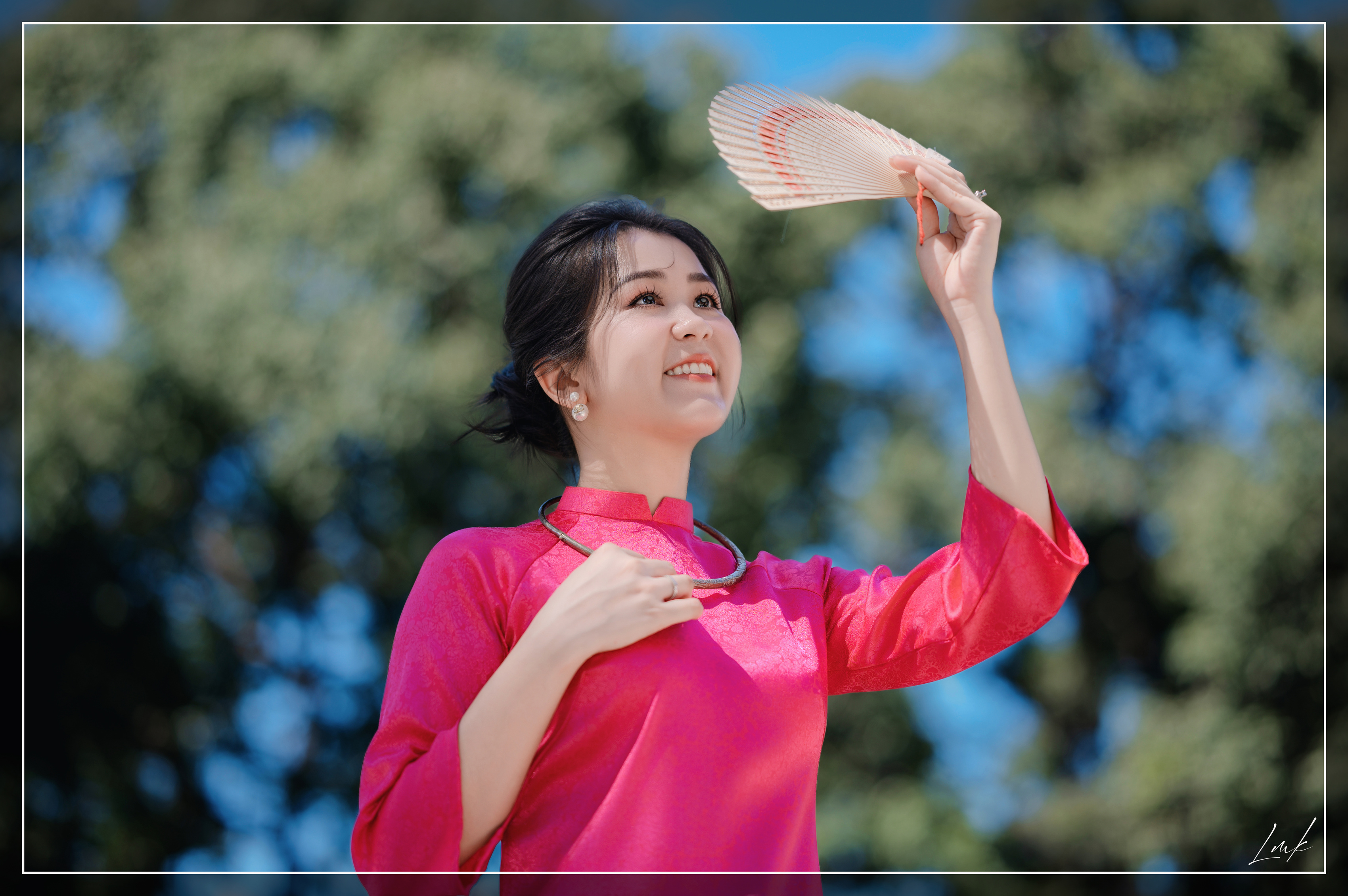 Duyên Áo Dưới Tán Cây