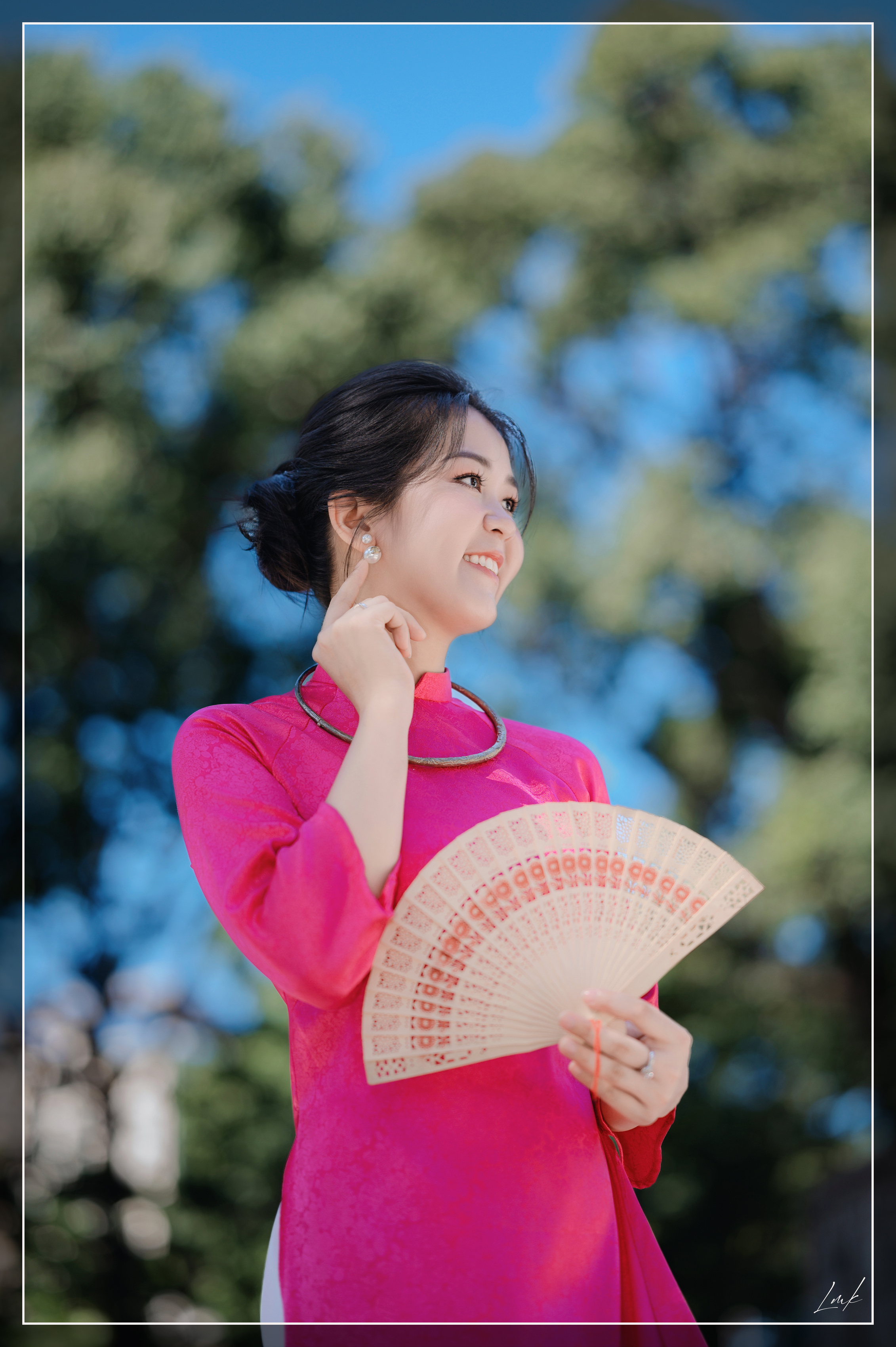 Duyên Áo Dưới Tán Cây