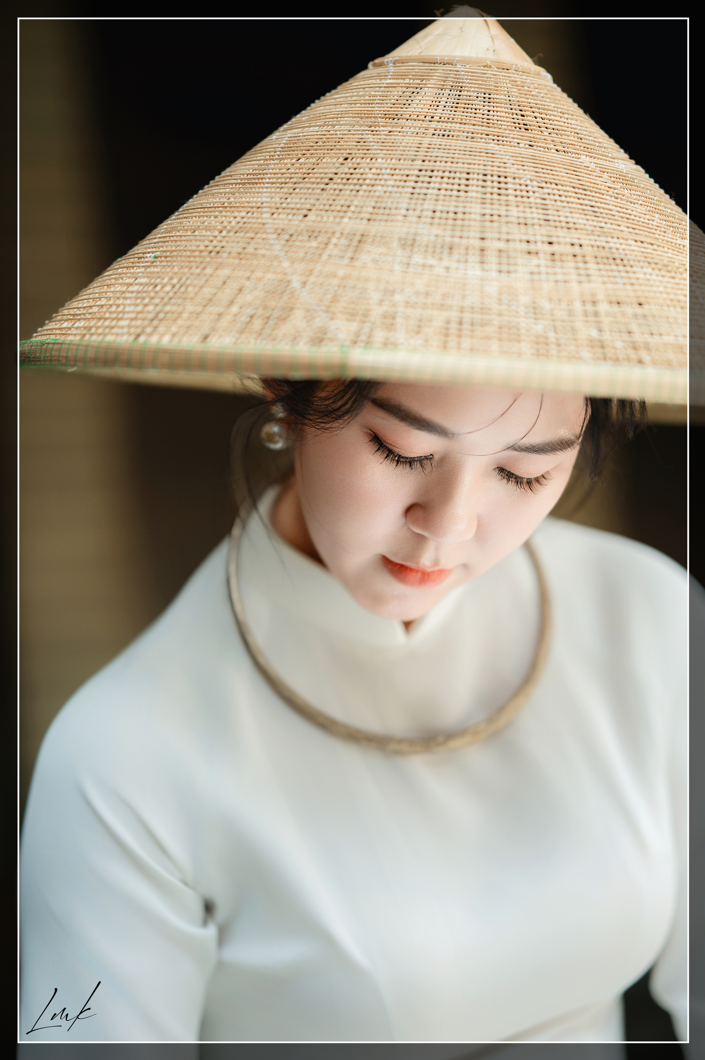 Duyên Áo Dưới Tán Cây