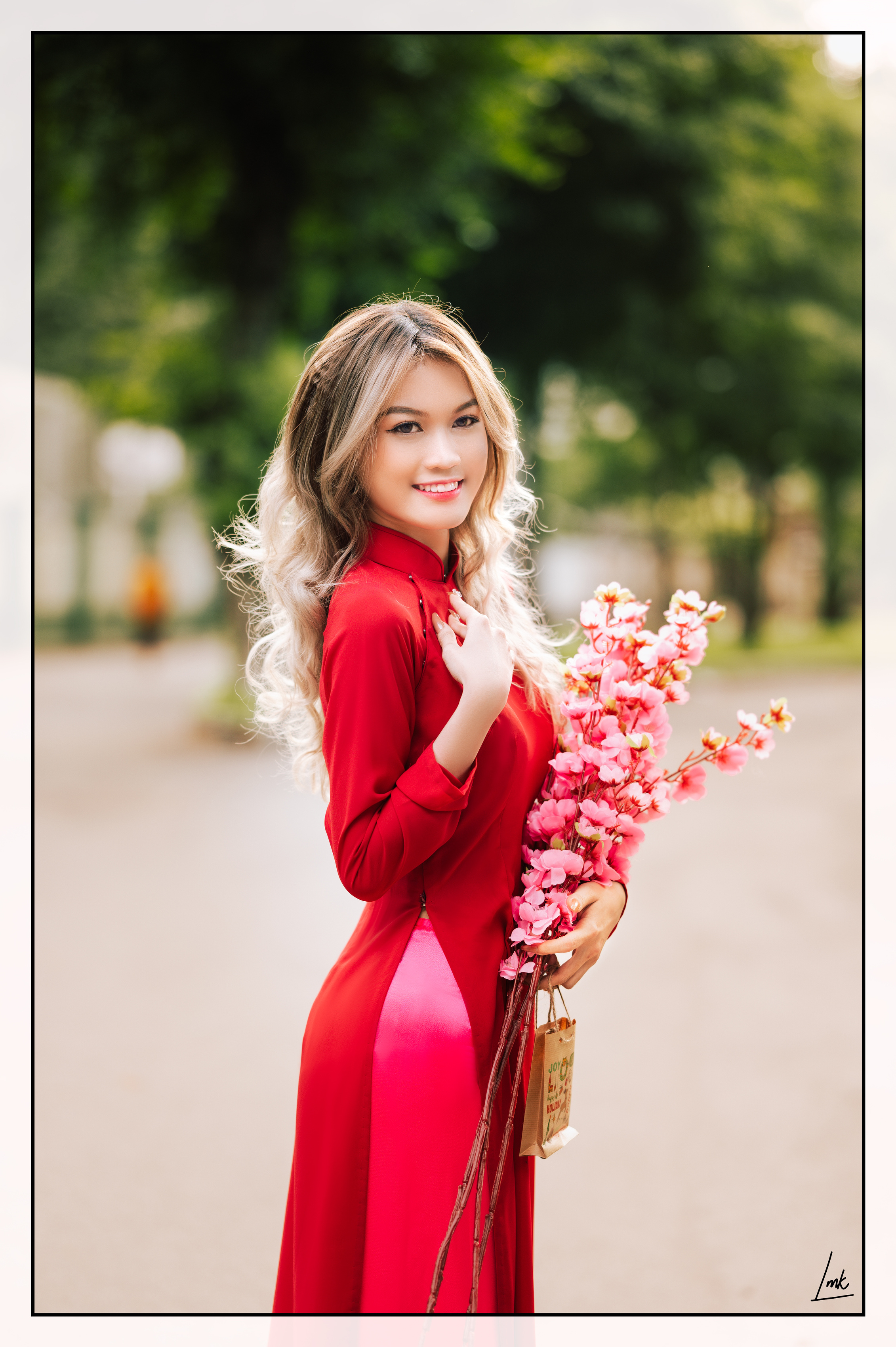 Xuân Trong Ánh Mắt Vừa Chạm